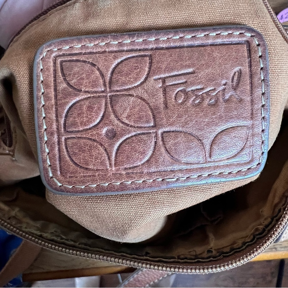 VTG FOSSIL Genuine Leather Brown Crossbody Bag Tan Satchel Zip-Top Key Charm Y2K - Picture 12 of 14